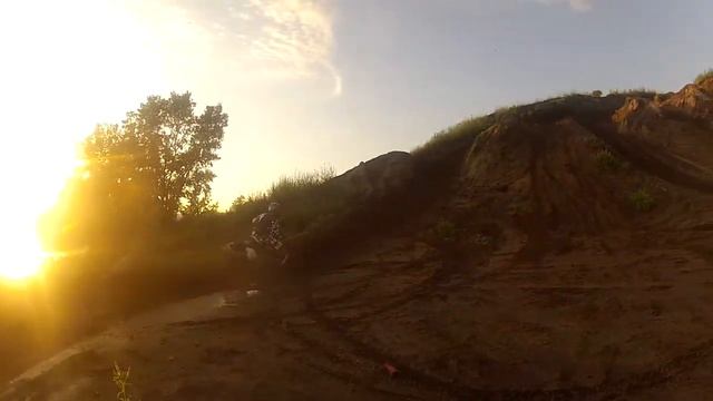 Evening ride | KTM 625, Suzuki DRZ 400s, Honda XR 400 | GoPro HD2 смотреть онлайн