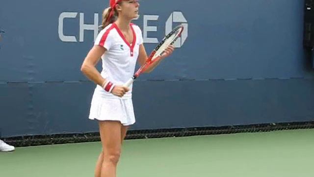 Alize Cornet смотреть онлайн