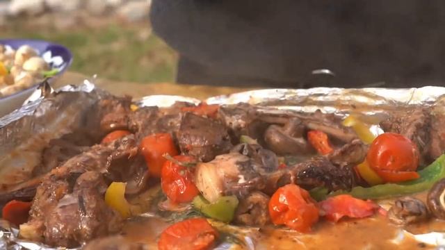 Очень вкусный шашлык барбекю горный приготовление узбекского национального блюда. смотреть онлайн