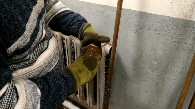 Сварил подающий трубопровод, начинаю подключать батареи : )