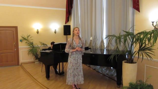 Ю. Милютин Лирическая песенка «Все стало вокруг голубым и зеленым». Исполняет АННА ЗОЛОТАРЕВА смотреть онлайн