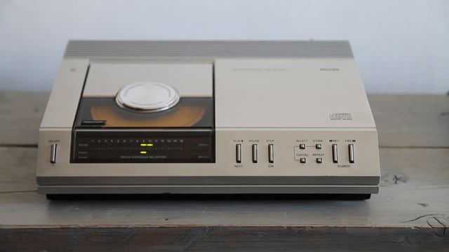 Philips CD100 CD Player Demo смотреть онлайн