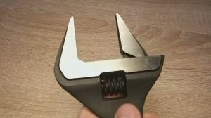 Разводной ключ KRAFTOOL SlimWide 250/50. Рубрика крупным планом.
