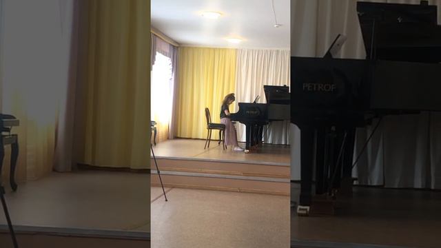 Маленькая цветочница в Париже смотреть онлайн