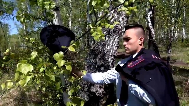 Каждый раз когда вы переводите деньги мошенникам, где-то грустит один участковый смотреть онлайн
