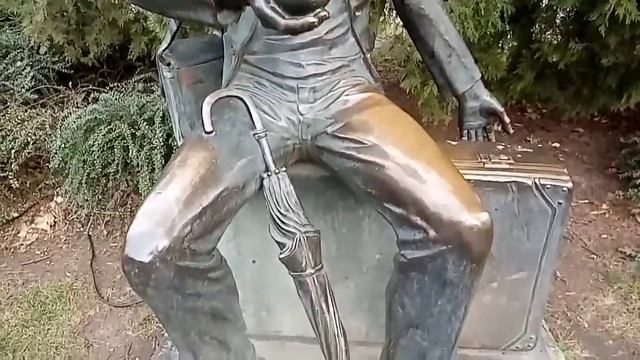 Гость в городе. Интересный памятник . смотреть онлайн