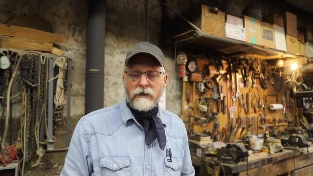 There are Spiders in Wagon Building | Engels Coach Shop смотреть онлайн