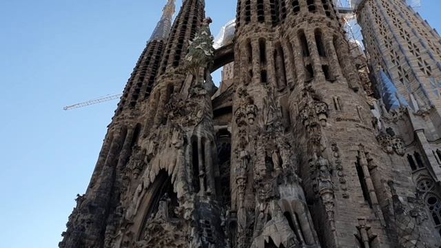 ВЛОГ| РЫНОК БОКЕРИЯ | САГРАДА ФАМИЛИЯ | ЧТО ПРИВЕЗТИ ИЗ БАРСЕЛОНЫ? смотреть онлайн