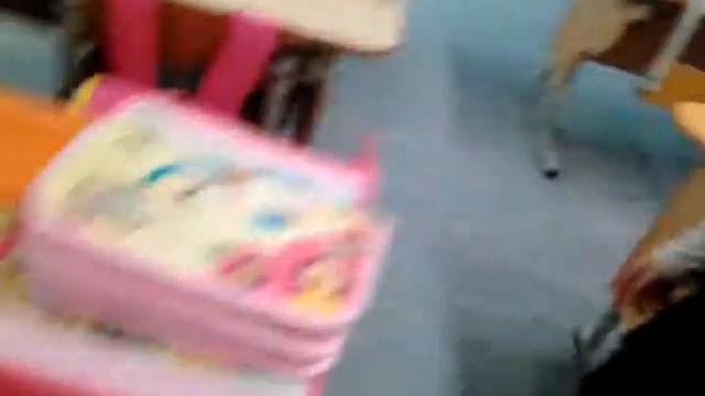 Обижает девочку и бегают за ней смотреть онлайн