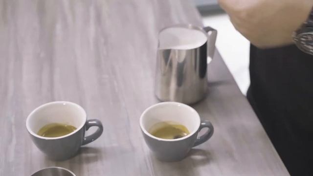 ?how To Froth Milk For Cappuccino With A Machine Video Youtube смотреть онлайн