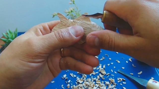 VERY SIMPLE Wood Carving Project for Beginners, CARVE a FISH in wood with Knife [ GOLDFISH ] смотреть онлайн