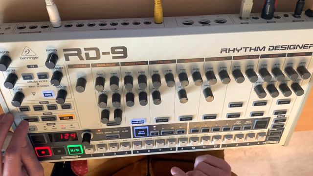 Behringer RD-9 Drum Machine - House jam смотреть онлайн