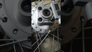 Выпрессовка сайлентблоков ведомой звезды с ступицы заднего колеса на китайском эндуро мотоцикле.