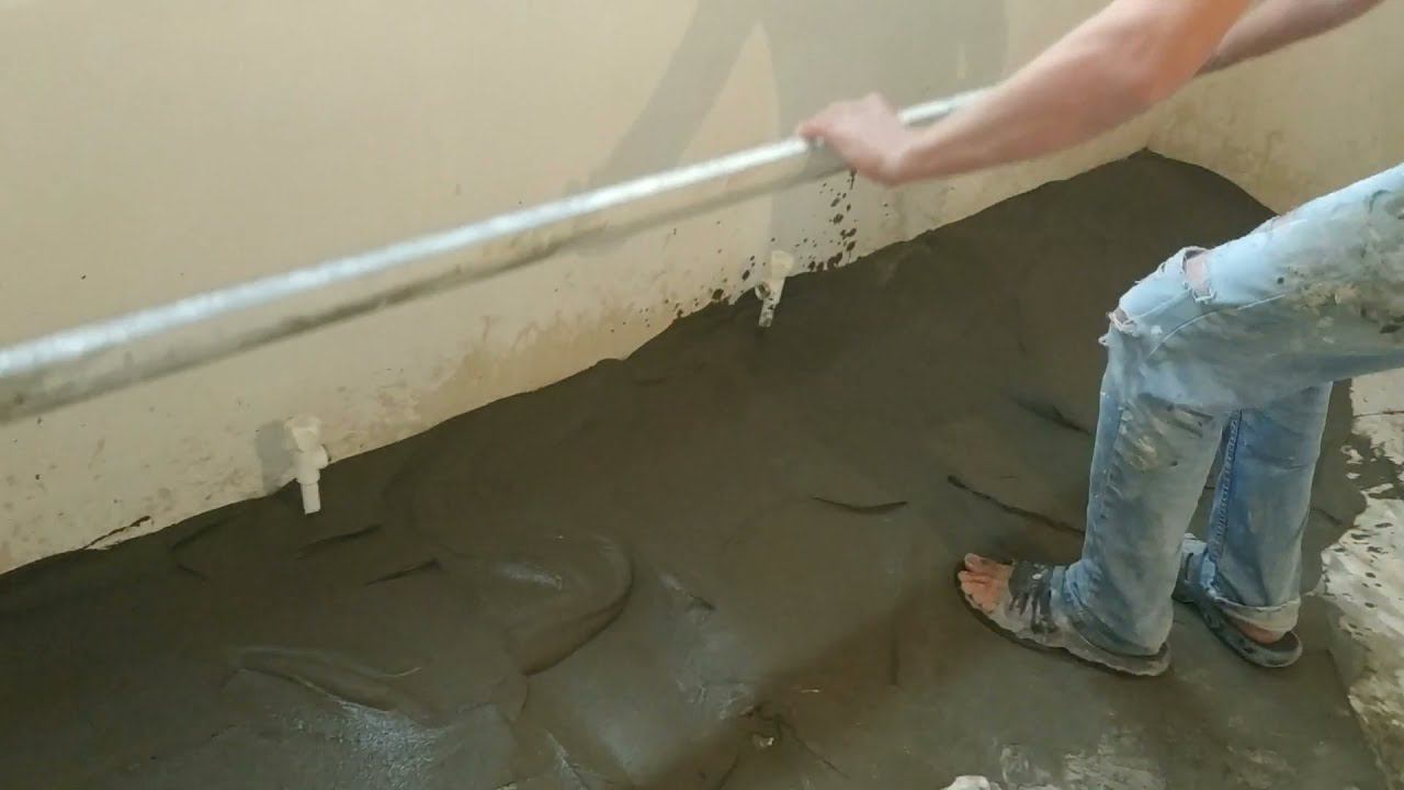 100 р м.2 Дешёвый способ Выравнивания Неровной Стяжки по маякам смотреть онлайн