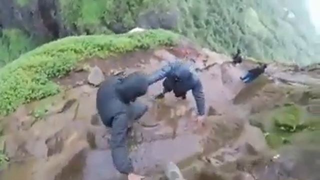 Жуткие тропинки смотреть онлайн