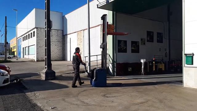 APILADOR ELECTRICO CONDUCTOR A PIE HYSTER S1.2-28 1200 K смотреть онлайн