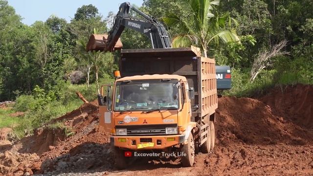 Hyundai 480LC-95 Excavator and Dump Truck Working смотреть онлайн