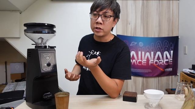 [器材] 一台台灣市場可能不喜歡的磨豆機 | Eureka ATOM pro | 高階營業用手沖專用磨豆機 смотреть онлайн