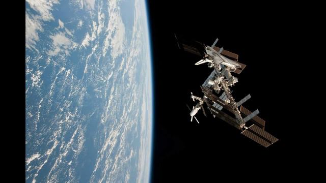 ISS e lo Shuttle Endeavour - foto смотреть онлайн
