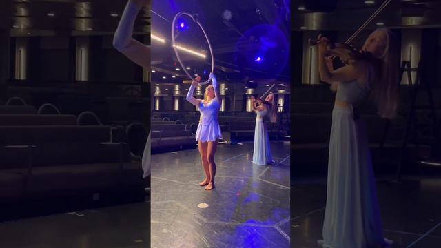 #aerial #aerialarts #violin #violinist #show #eventinspiration #event #acrobatics #ludovicoeinaudi