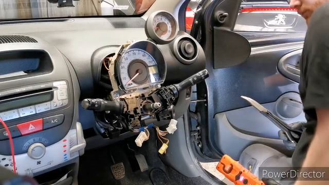 C1, AYGO & 107 Indicator Stalk Replacement смотреть онлайн