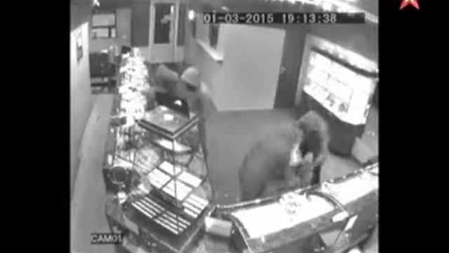 Полицейские задержали банду, громившую ювелирные лавки в Москве смотреть онлайн