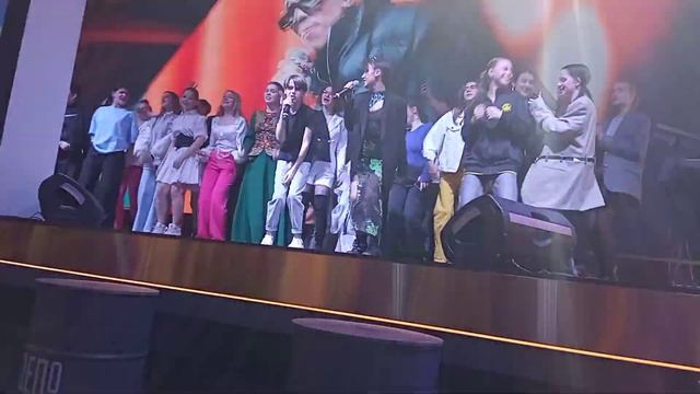 Программа "Весна" в "Депо.Три вокзала", 02.04.2023. Все участники концерта, песня "Два типа людей". смотреть онлайн