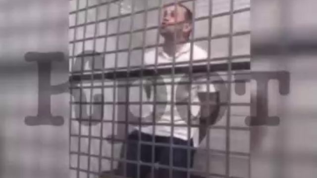 Опер в клетке смотреть онлайн