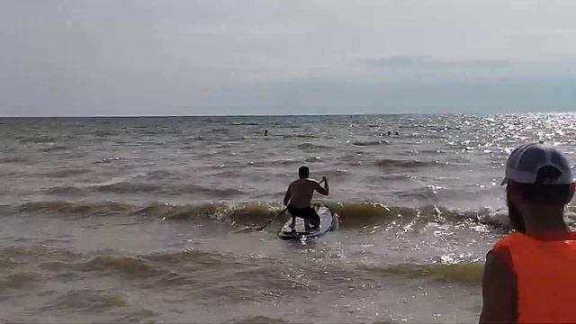 Первое плавание на доске в лимане смотреть онлайн