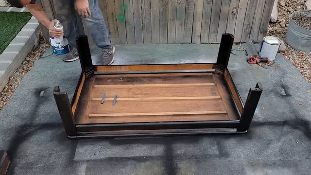 Furnishing An Apartment With Second Hand Flips смотреть онлайн