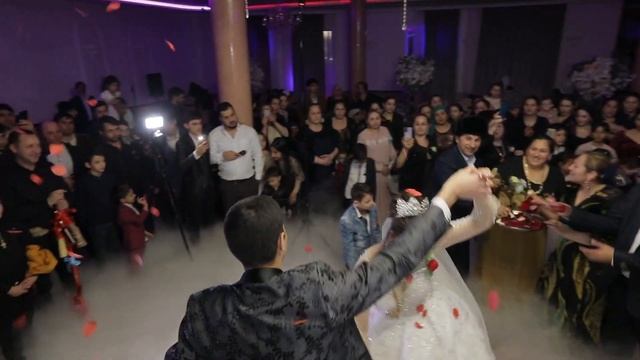 Цыганская свадьба.Танец молодожёнов Яна и Зинаиды 28.12.21 г. #свадьба#цыганскаясвадьба#цыгане смотреть онлайн