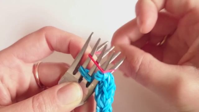 УСЫ 3d, БЕЗ станка, Радужки Rainbow Loom смотреть онлайн