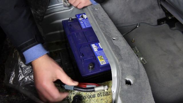 Mercedes-Benz W210 Battery Replacement смотреть онлайн