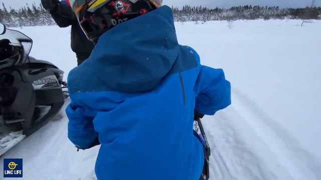 E38 | Linc Riding the Yamaha 120 Snowmobile | смотреть онлайн