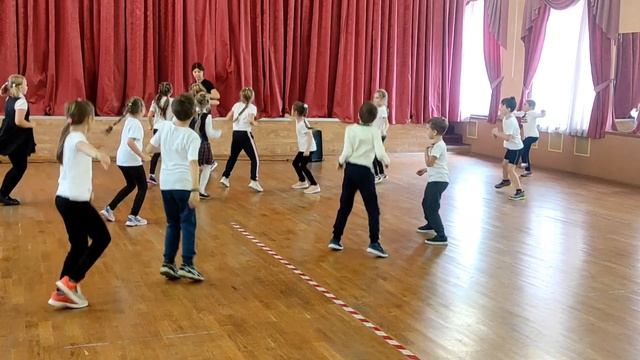 Танцы в школе 1798 "Феникс". Наша танцевальная физкультура. смотреть онлайн