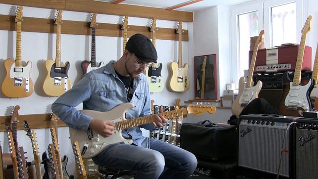 FENDER CUSTOMSHOP LUSH CLOSET CLASSIC POSTMODERN STRAT® – Aged White Blonde смотреть онлайн