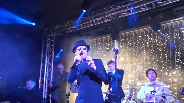 Мухтар Хордаев — Друзей и денег не бывает много (Live) смотреть онлайн