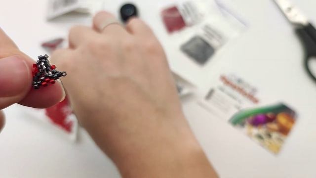 DIY Плетем треугольник из бисера смотреть онлайн