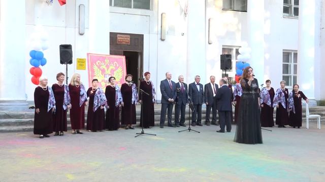 День флага страны на площади Дворца культуры "40 лет Октября" г. Кимры. смотреть онлайн