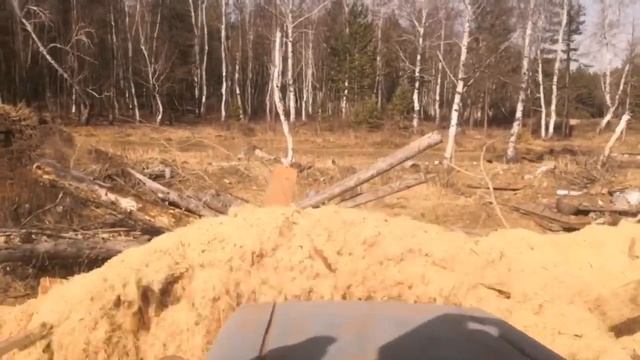 Три дт 75 толкают свалку. Поломки... смотреть онлайн