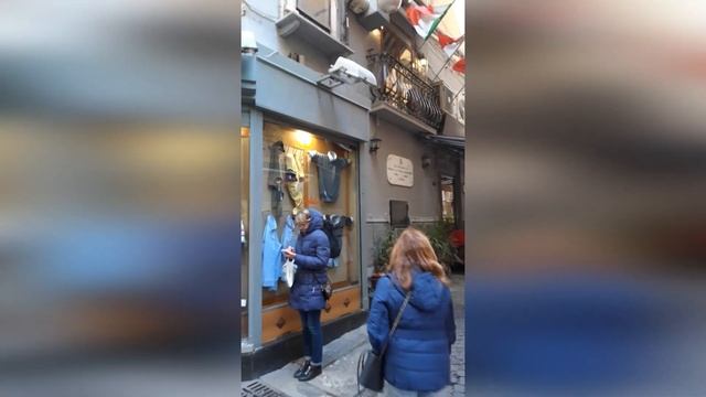 Как дойти до нашего отеля в Неаполе смотреть онлайн