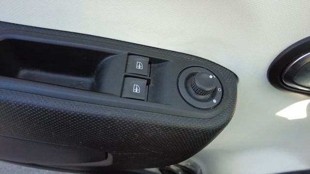 RENAULT TWINGO INTENS PACK TECHNO 0.9 TCE 90CH смотреть онлайн