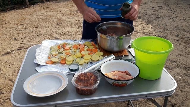 Утка и курица за печеные с овощами в фольге на углях! Рецепт от МордваЕдим! смотреть онлайн