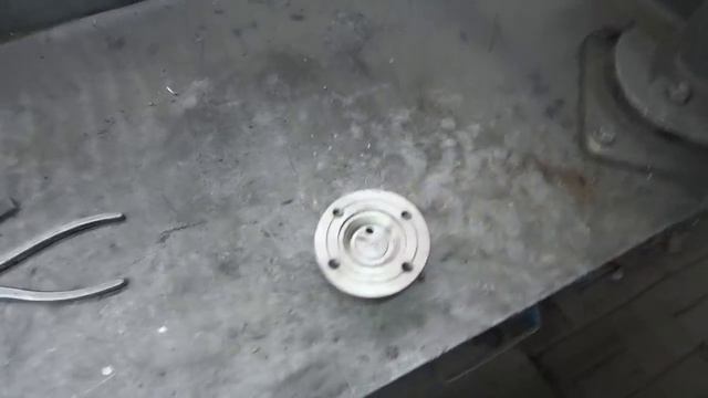 Изготовил и установил фланцы на редуктор. смотреть онлайн