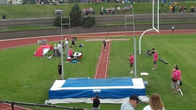 7th Grader Breaks Illinois State Pole Vault Record смотреть онлайн