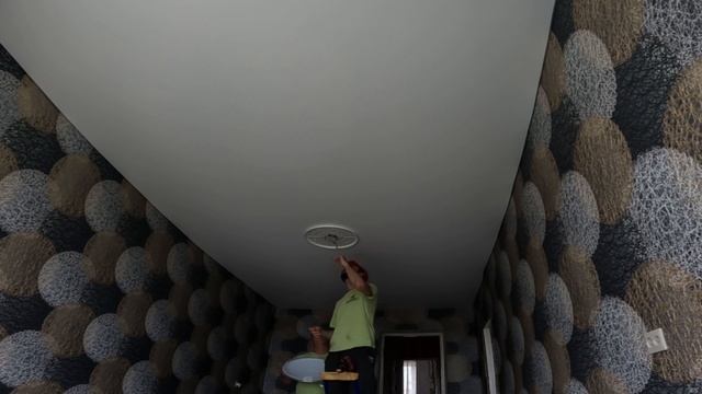 Установка круглой светодиодной люстры на натяжной потолок смотреть онлайн