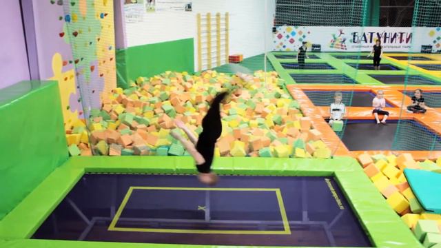 Акробатика на спортивных батутах смотреть онлайн