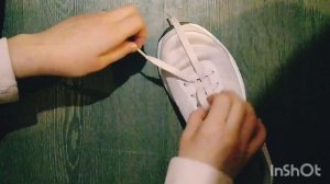 Как легко можно спрятать шнурки в кроссовках. Как правильно завязать шнурки.