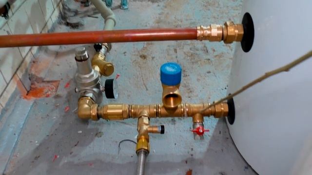 Простая обвязка бойлера косвенного нагрева.