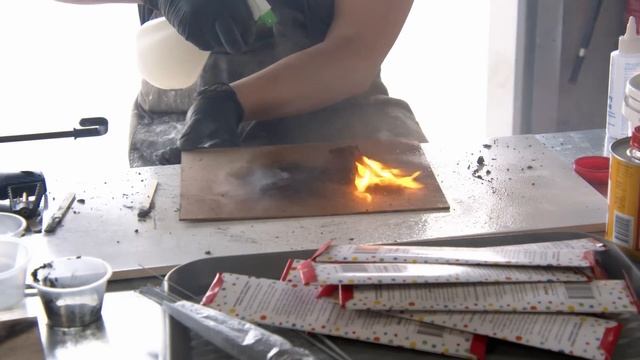 Can BURNING SPARKLERS make art? смотреть онлайн